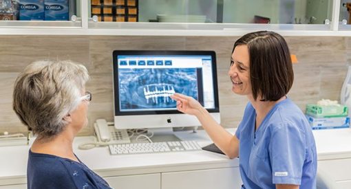 dr balazs en consultation avec une patiente