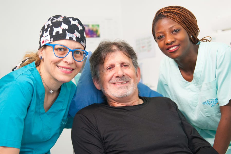 patient et équipe médicale el cedro barcelone