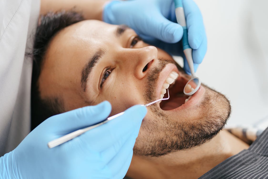 Soins dentaires à Nice - Traitement de caries, pose de couronnes