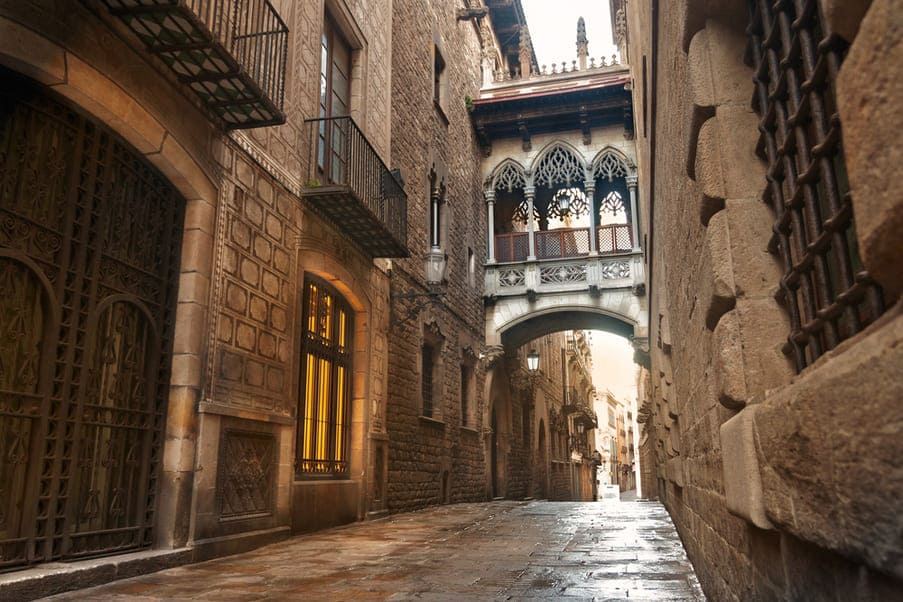 tourisme dentaire à barcelone : le barri gotic