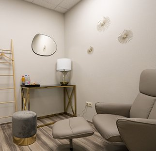 salle de repos de la clinique Art'N Hair