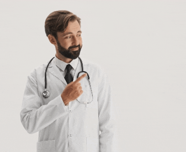 Un médecin donne des conseils, représentant les recommandations post-greffe de cheveux.