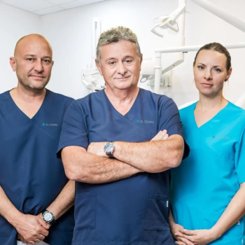 Experts en implantologie, chirurgiens dentistes