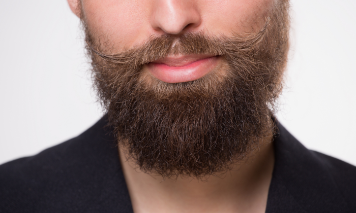 homme avec une belle barbe