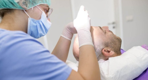 patient en chirurgie greffe de cheveux