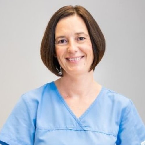 Dr Erika Balazs, chirurgien-dentiste implantologie et prothétique