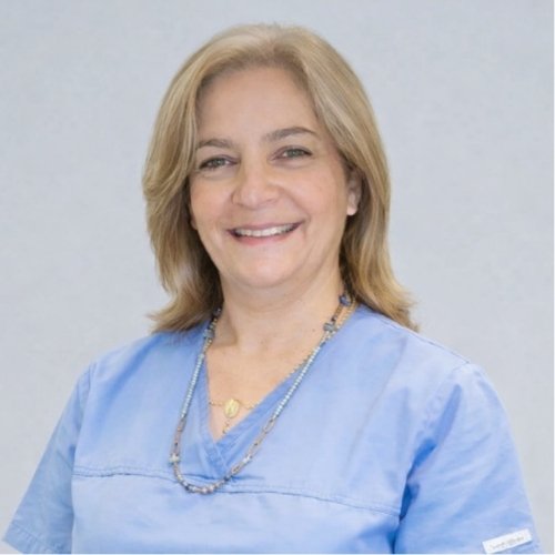 Dr Ranwa Saddikni, chirurgien-dentiste esthétique et soins