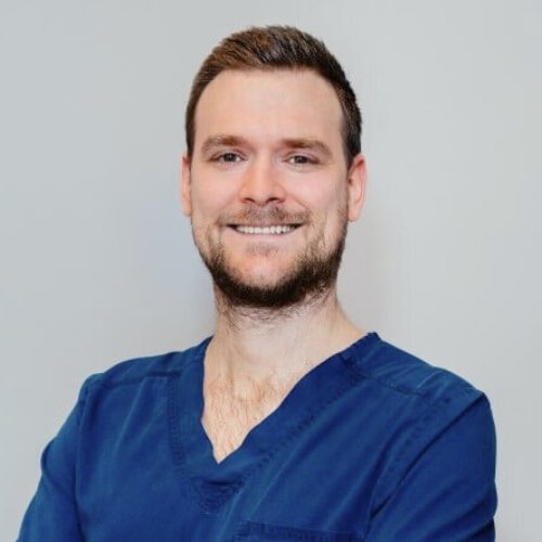 Dr Péter Vasas, chirurgien-dentiste implantologie