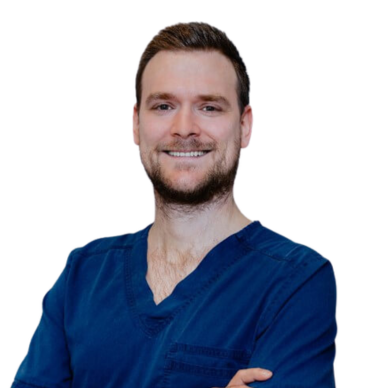 Dr Péter Vasas, chirurgien-dentiste à la clinique Kiralydent à Budapest