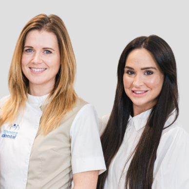 Nora et Hajni, équipe d'accueil et de soins de la clinique Mercz Dental à Budapest