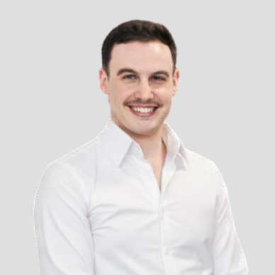 David, coordinateur francophone des patients à la clinique Mercz Dental à Budapest